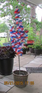 Lei decorate the wrought tree